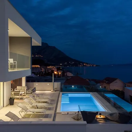 Βίλα Luxurious Lapis - Heated Pool, Sauna, Gym And Spa, 120m To Sandy Omiš