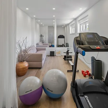 Luxurious Lapis - Heated Pool, Sauna, Gym And Spa, 120m To Sandy Omiš