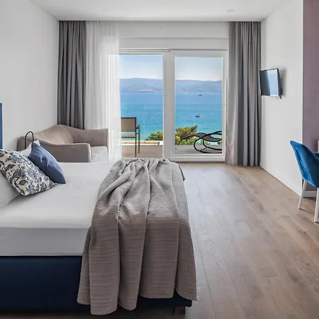 Villa Luxurious Lapis - Heated Pool, Sauna, Gym And Spa, 120m To Sandy Omiš
