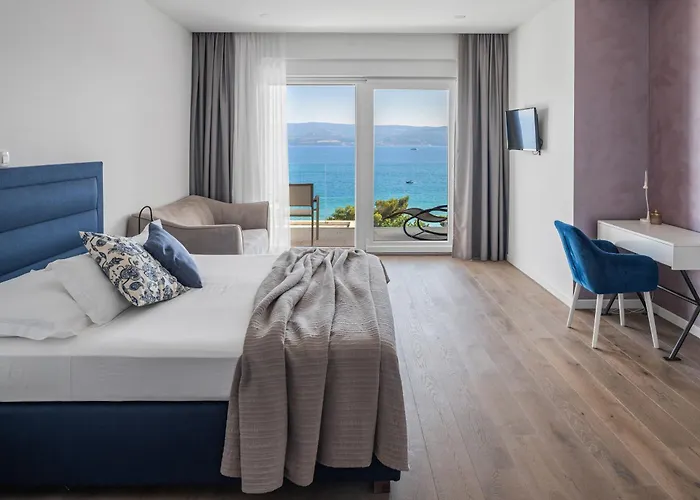 Villa Luxurious Lapis - Heated Pool, Sauna, Gym And Spa, 120m To Sandy Omiš